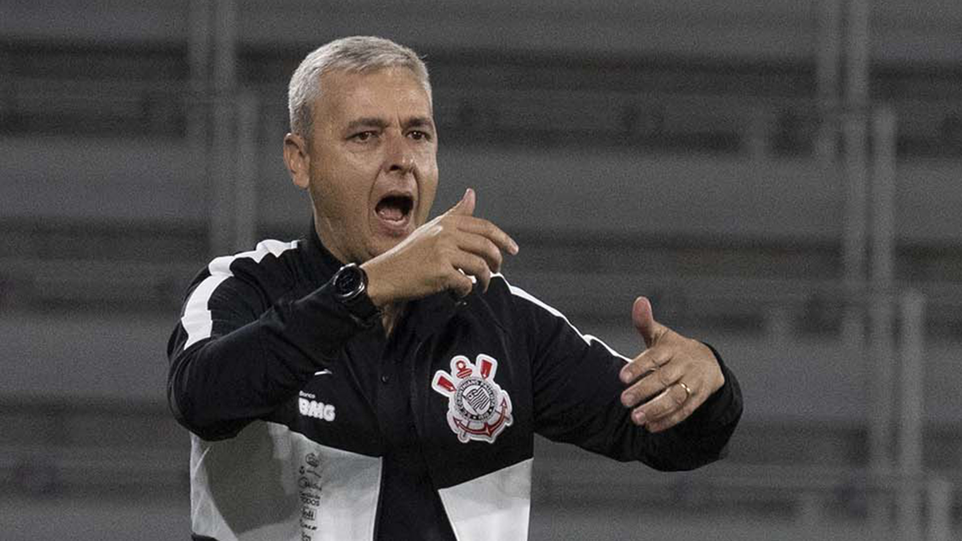 Tiago Nunes diz encarar pressão com naturalidade e vê Corinthians com potencial