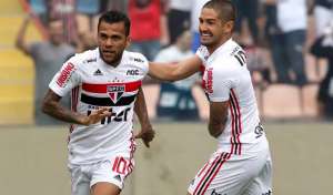 Pato volta a marcar após seis meses e brinca que novo corte de cabelo 'deu sorte'
