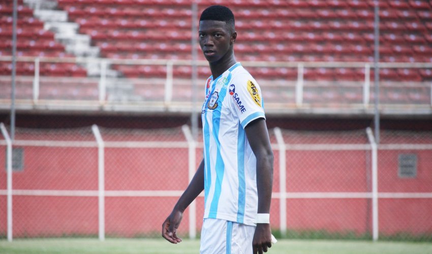 Desejado pelo Botafogo, atacante acaba acertando com time da segunda divisão do RJ