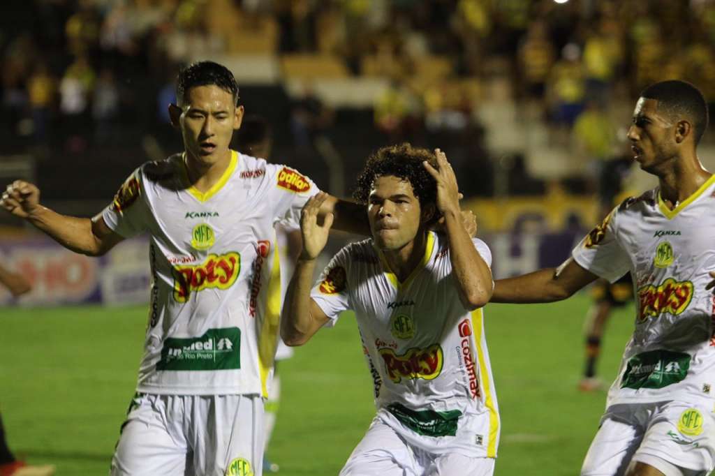 Camilo é o meia da seleção