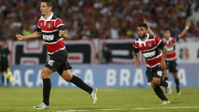 Léo Costa foi dispensado quando estava machucado