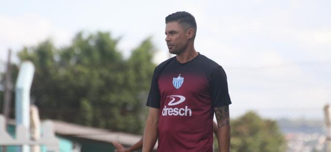 Bolívar, ex-zagueiro do Internacional, é o novo técnico de clube da Série C