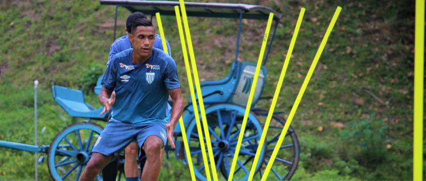 Catarinense: Lateral-direito corre contra o tempo para reforçar o Avaí no mata-mata