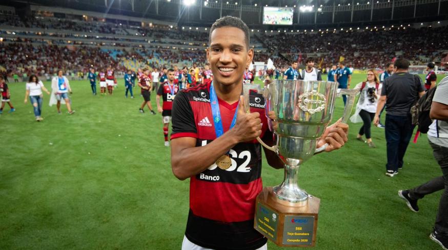 Jovem lateral conquista terceiro titulo em menos de um ano no Flamengo