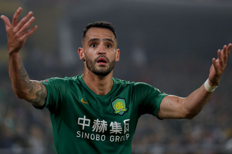 Meia da Seleção é flagrado conversando com presidente do Flamengo e anima torcida