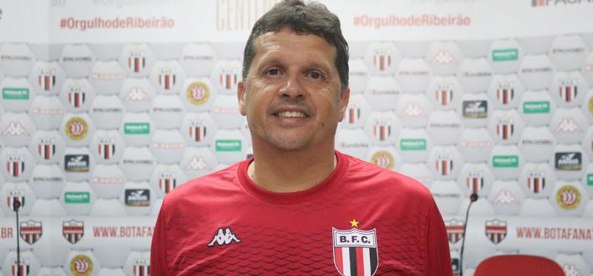 Claudinei Oliveira espera reforços e Murilo Oliveira vê decisão no Bota-Ferro