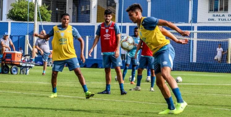 Zé Marcos comemora chance na chegada de Rodrigo Santana: “É uma briga saudável”