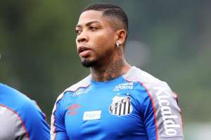 Em recuperação de lesão, Marinho vai ao campo na reapresentação do Santos