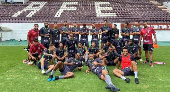 Elenco do Águia Negra posou na Fonte Luminosa (Foto: Divulgação/Águia Negra)