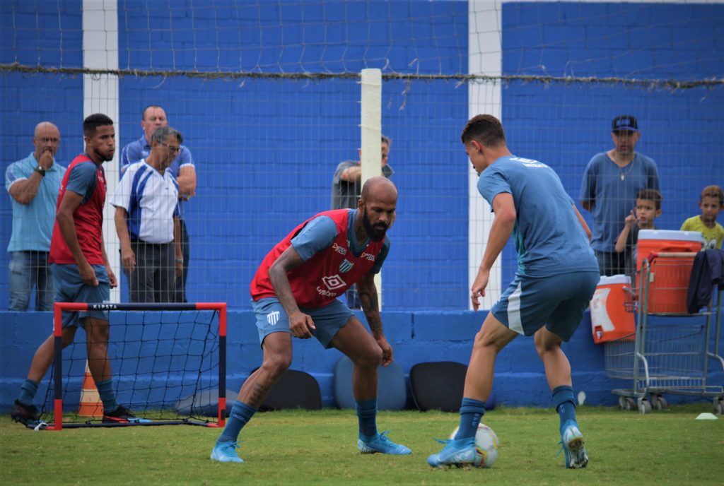 Acordo é aceito pela Procuradoria e punição de Bruno Silva, do Avaí, cai para 4 jogos