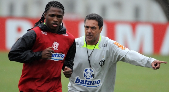 Sem render o esperado, Drogbinha e mais um devem ganhar mala do CSA