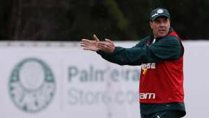 Com Raphael Veiga, Luxemburgo esboça Palmeiras para enfrentar o Santos
