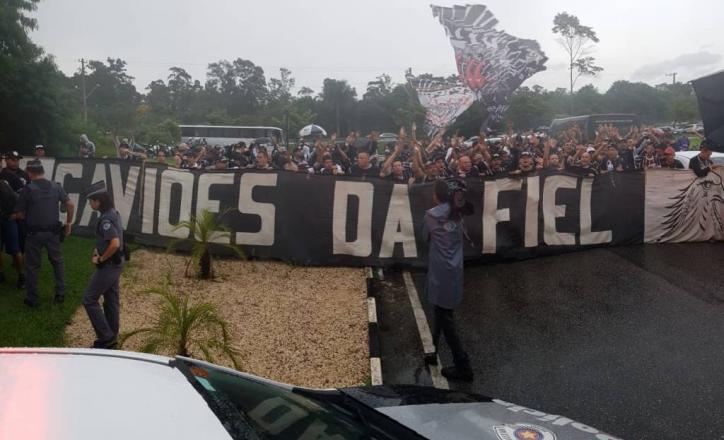 Polícia acompanha protesto das Organizadas do Timão