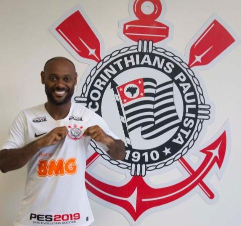 Atacante nega corpo mole dos jogadores e lamenta ‘vacilos’ do Corinthians