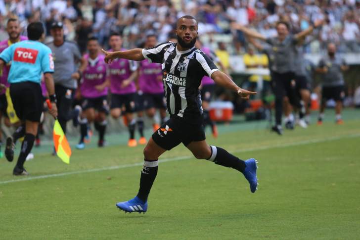 Lateral joga Copa do Nordeste horas depois de seu filho de 2 anos cair na piscina