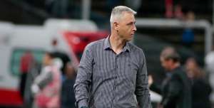 Corinthians banca Tiago Nunes e admite ceder zagueiro ao Cruzeiro