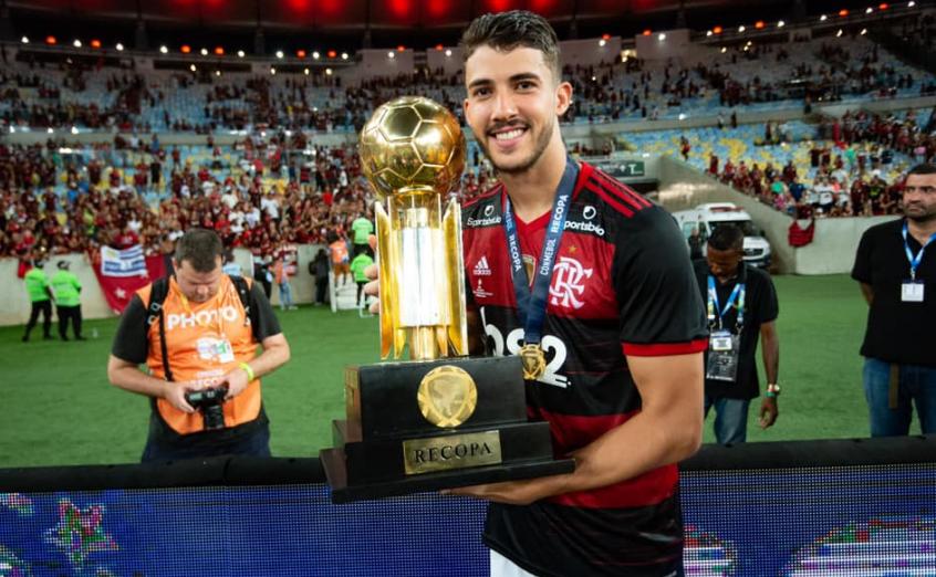 Em dez dias, ex-zagueiro do Santos conquista três títulos pelo Flamengo