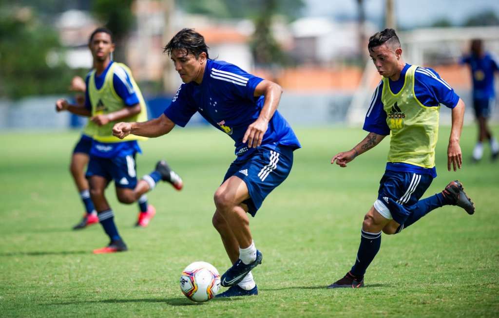 Na expectativa por estreia, Moreno marca em goleada do Cruzeiro em jogo-treino