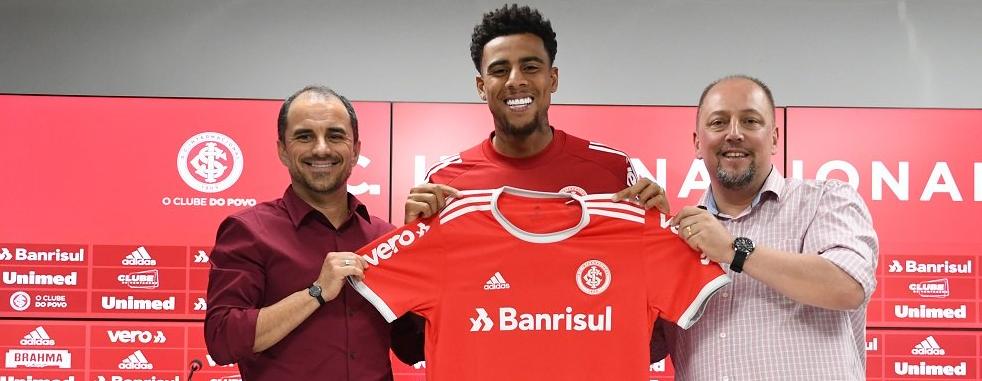 Ex-atacante do Timão se apresenta no Inter e não vê problema em formar dupla com Guerrero
