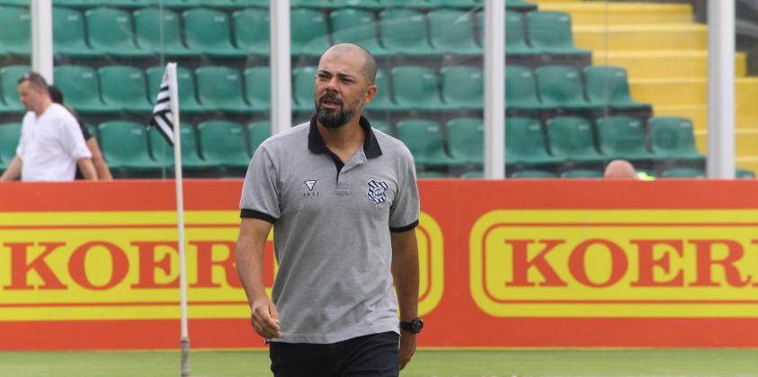 Aliviado, Márcio Coelho comemora tempo livre e projeta jogo contra a Chapecoense