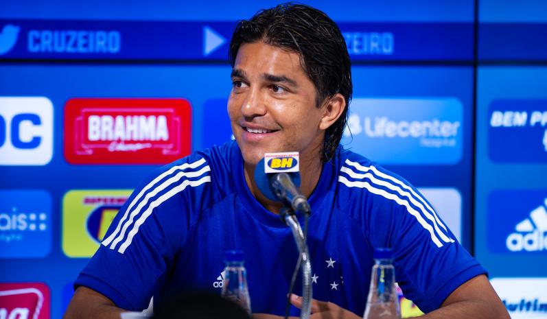 Regularizado, atacante convoca torcida do Cruzeiro para ‘reencontro’ no domingo