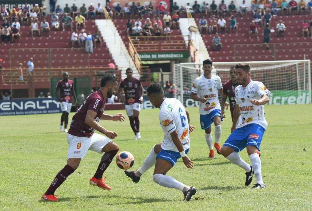 Monte Azul tenta disparar na liderança (Foto: Luciano André/Sertãozinho)