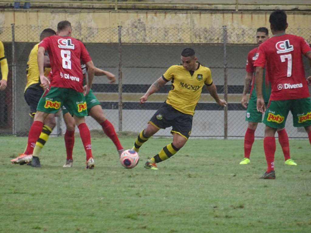 Portuguesa Santista e São Bernardo entram em campo neste domingo (Foto: Gabriel Gotto)