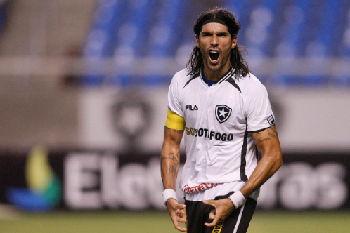 Loco Abreu, ex-Botafogo, ganha ação contra time brasileiro