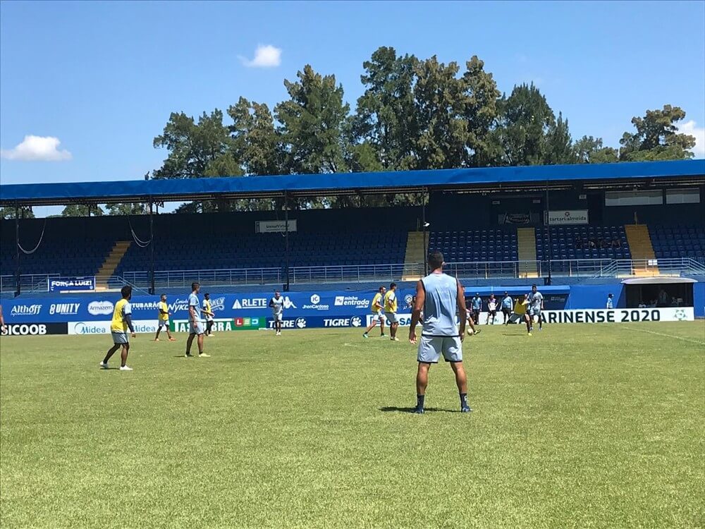 Catarinense: Time que luta contra o rebaixamento protesta contra salários atrasados