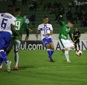 Retranca adversária, Carpini? Cadê o plano B do Guarani?