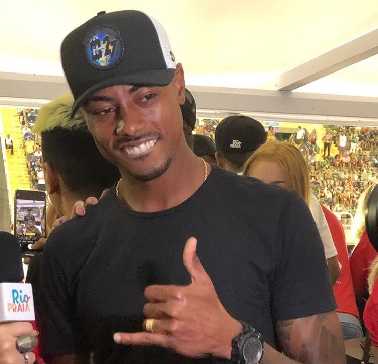 Parado em blitz no Rio, Bruno Henrique não faz bafômetro e Polícia investiga CNH