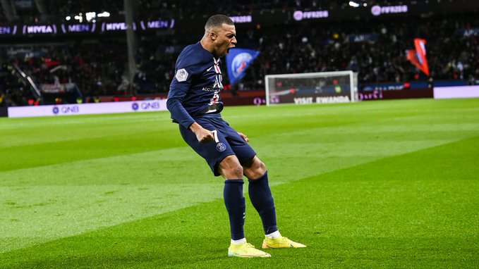 FRANCÊS: Mbappé brilha com gols e assistência e comanda goleada do PSG
