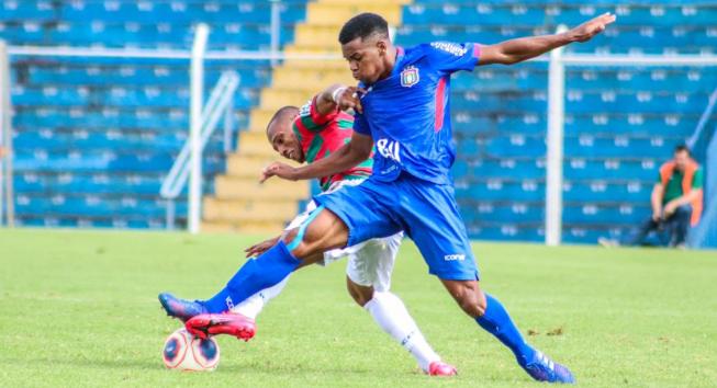 Fortes na marcação, empates no ABC entre Lusa e Azulão. Foto: Leonardo Lima Fortes na marcação, empates no ABC entre Lusa e Azulão. Foto: Leonardo Lima