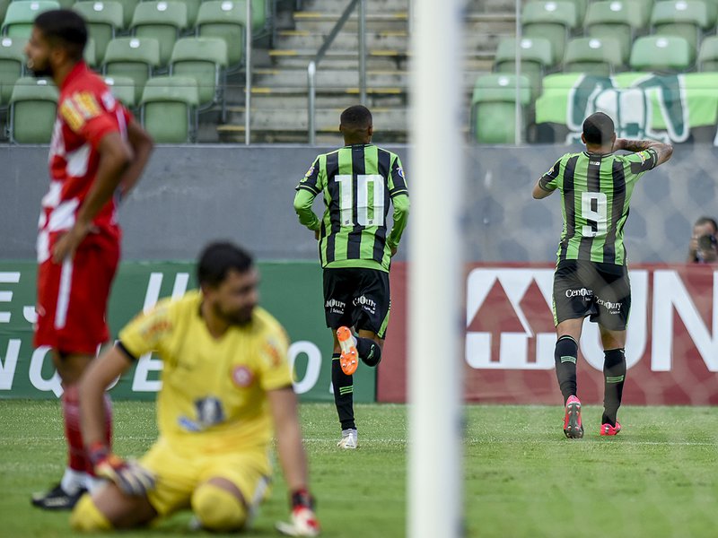 Ademir e Rodolfo marcaram os gols da vitória do América-MG (Foto: Mourão Panda/América)