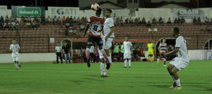 Jogo foi equilibrado, mas Linense levou gold e falta.