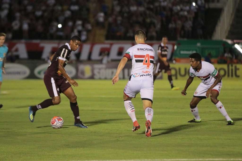 A Ferroviária venceu por 2 a 1 no último encontro com o Botafogo (Foto: Beto Boschiero)