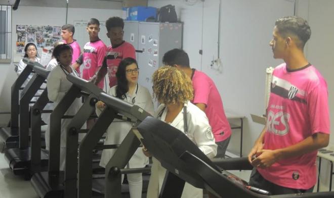 Jogadores do São Bernardo em realizando exercícios (Foto: Divulgação/EC São Bernardo)