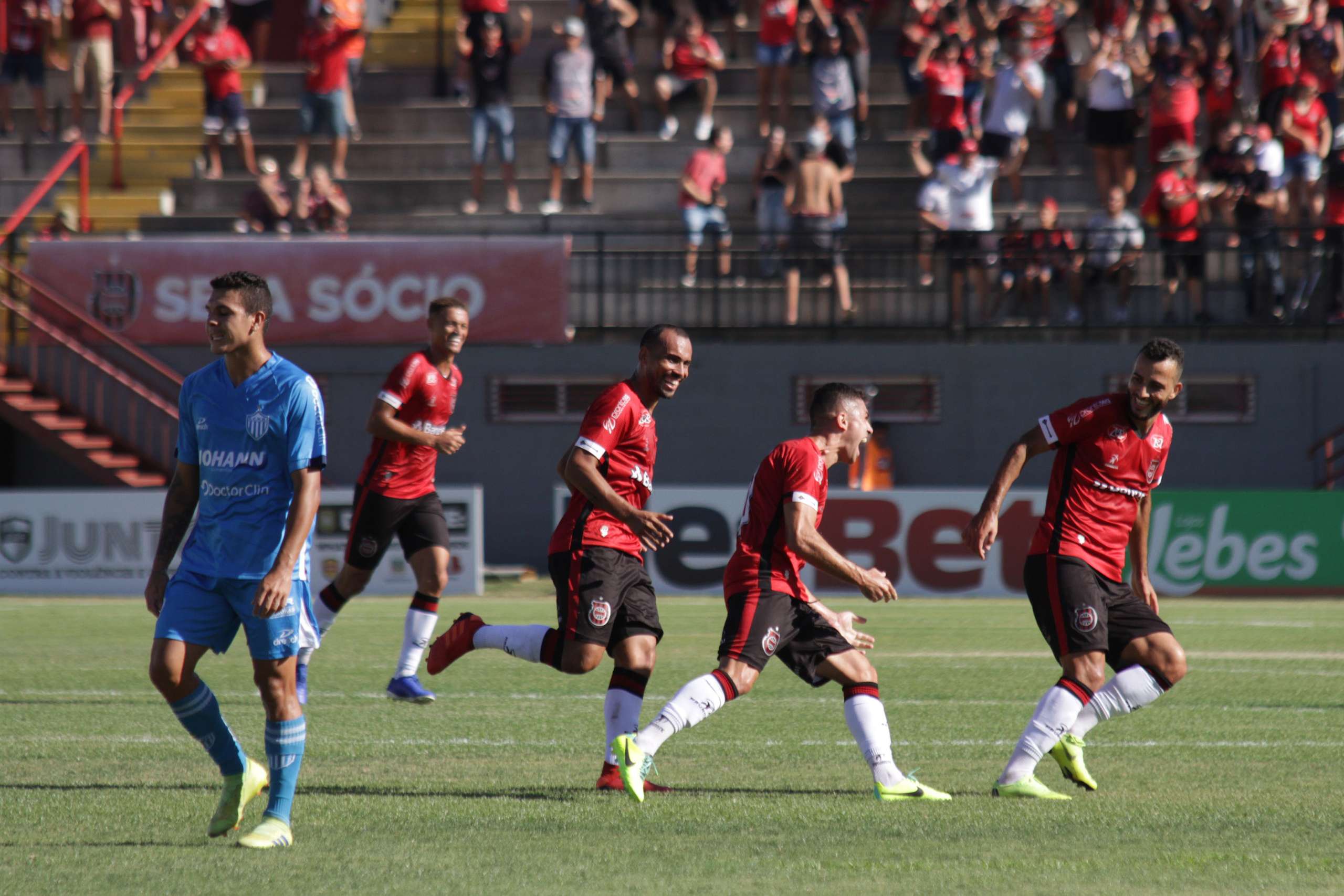 GAÚCHO: Em dia sem “grandes”, luta contra o rebaixamento pega fogo