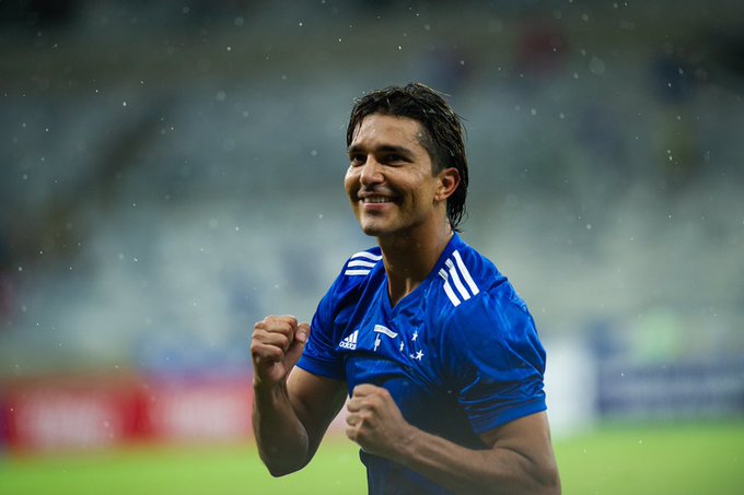 Mesmo sem gol, Marcelo Moreno comemora reestreia no Cruzeiro e enaltece Fábio