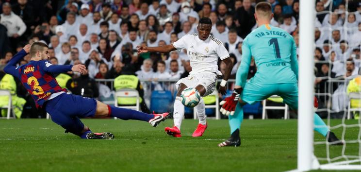 ESPANHOL: Com gol de Vinicius Junior, Real vence Barcelona e retoma liderança