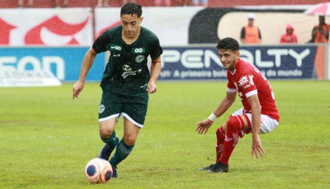 Goiano: Meia do Goiás lamenta expulsão e empate contra o Vila Nova