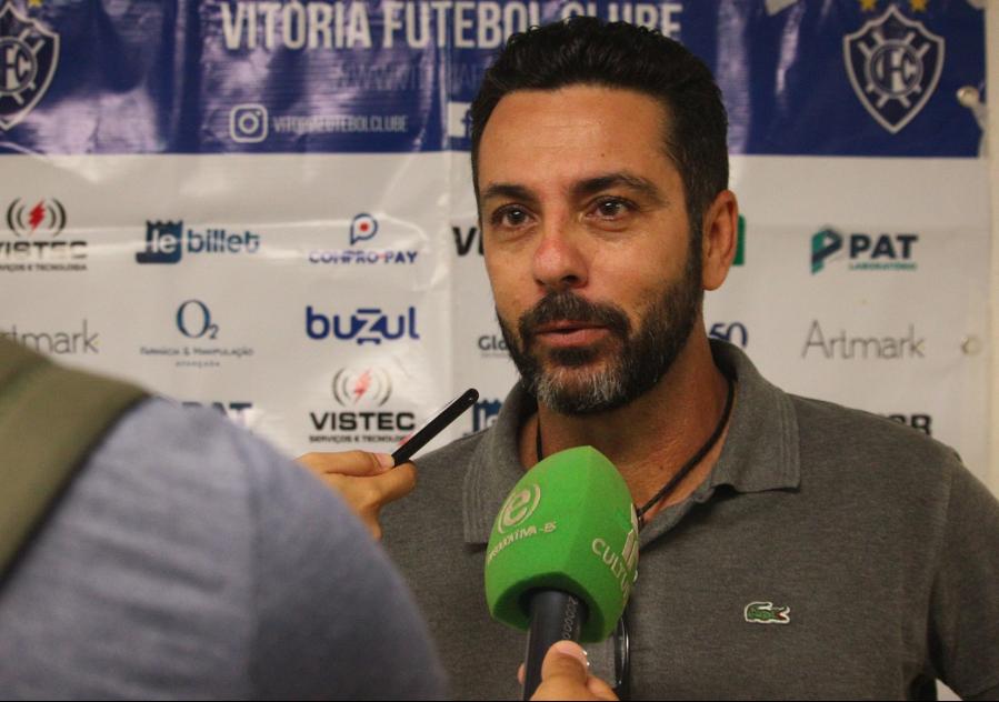 Imbatível, técnico vence mais uma com Vitória e segue 100% no Capixaba