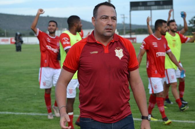 Vice-campeão do primeiro turno, técnico chega a 5 vitórias consecutivas com Sergipe