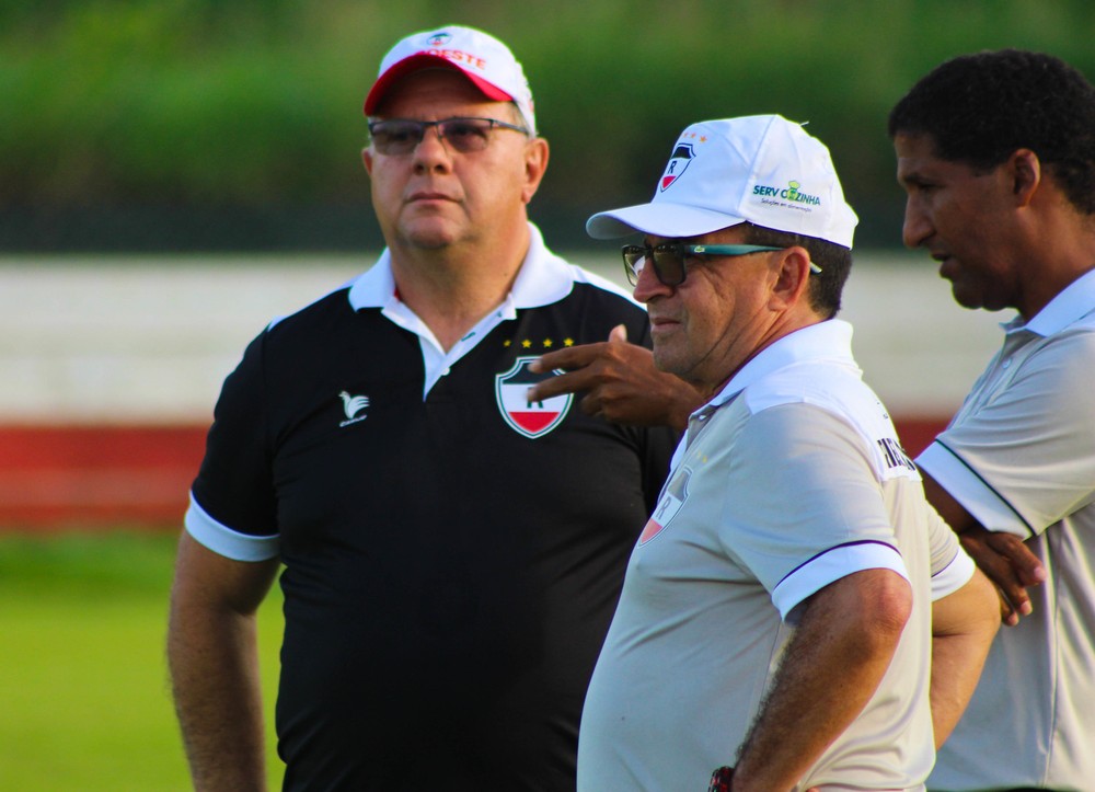 Técnico de time da Copa do Nordeste abre mão de salário para permanecer no clube
