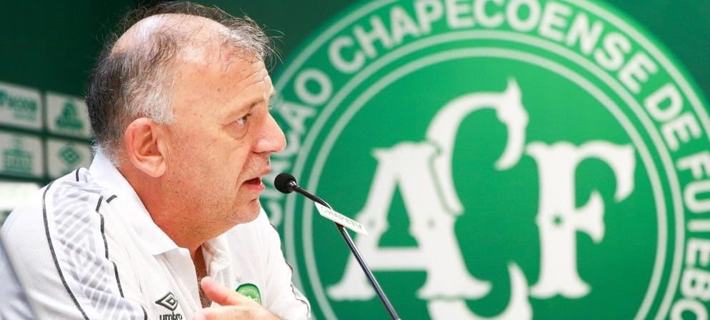 Chapecoense antecipa patrocínios para pagar salários e vítimas da tragédia de 2016