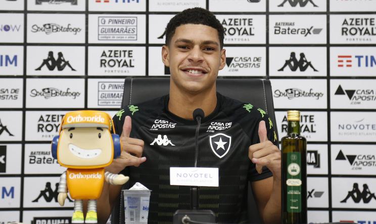 Carioca: Atacante destaca conselhos de Autuori para crescer de rendimento no Botafogo