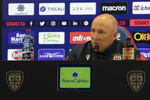 Italiano: Sem vencer há 11 jogos, Cagliari demite treinador