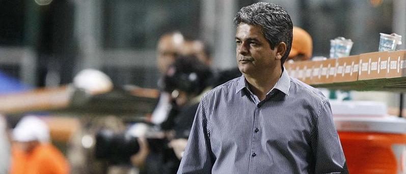 Ney Franco quer reação. (Foto: Rubens Chiri)