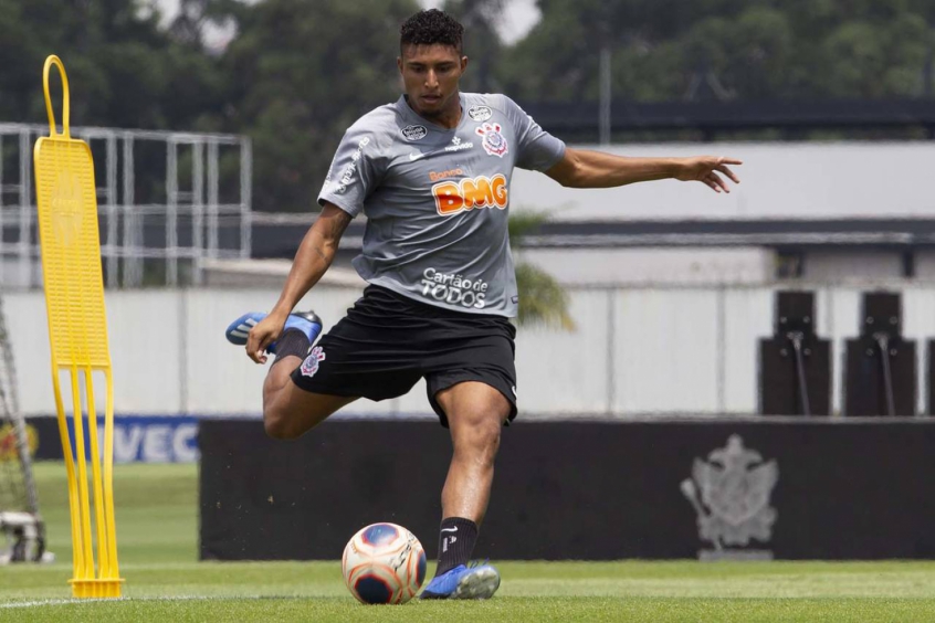 Apresentado no Corinthians, Éderson cita Paulinho: ‘Espero chegar no nível dele’