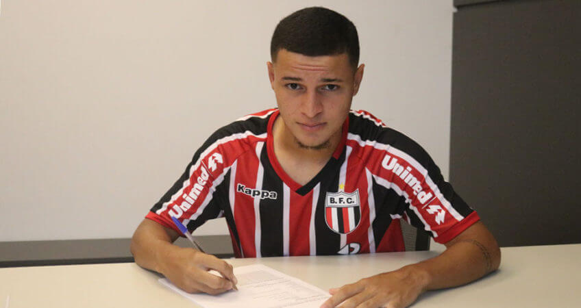 Paulistão: Botafogo assina contrato com meia destaque da Copinha